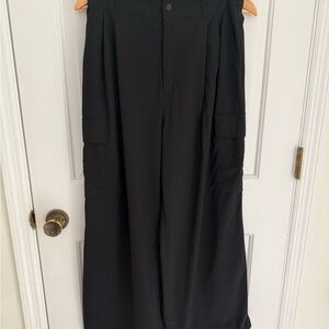 GAP gapfit high waisted runaround joggers cargo pockets athletisure M runs large